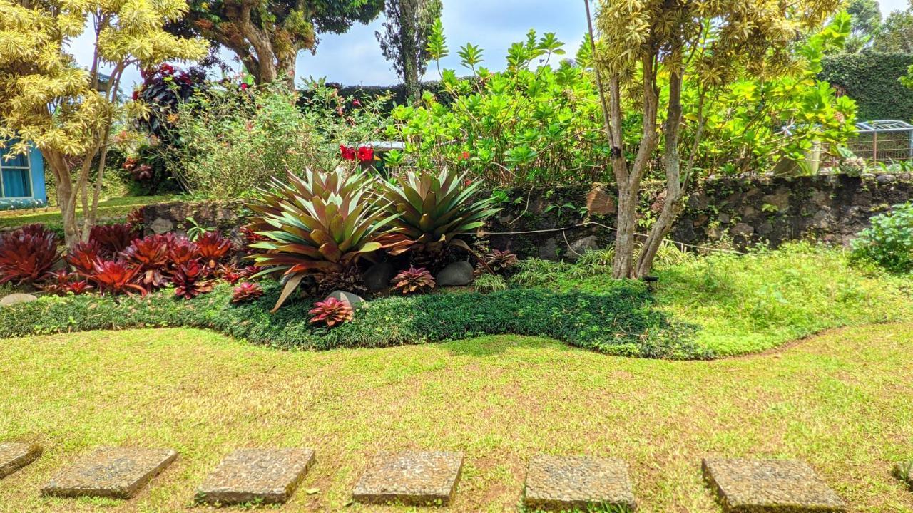 Garden Villas Cipanas Sindanglaya Екстериор снимка